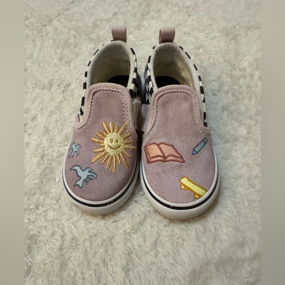 ❤️Vans Kids Slip-On Sneakers - Light Pink with Embroidery
***Bundle 3 for $25